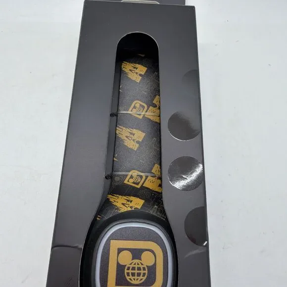 New Walt Disney World Cinderella Castle Black & Gold MagicBand+ New Magicband ! - Picture 8 of 11